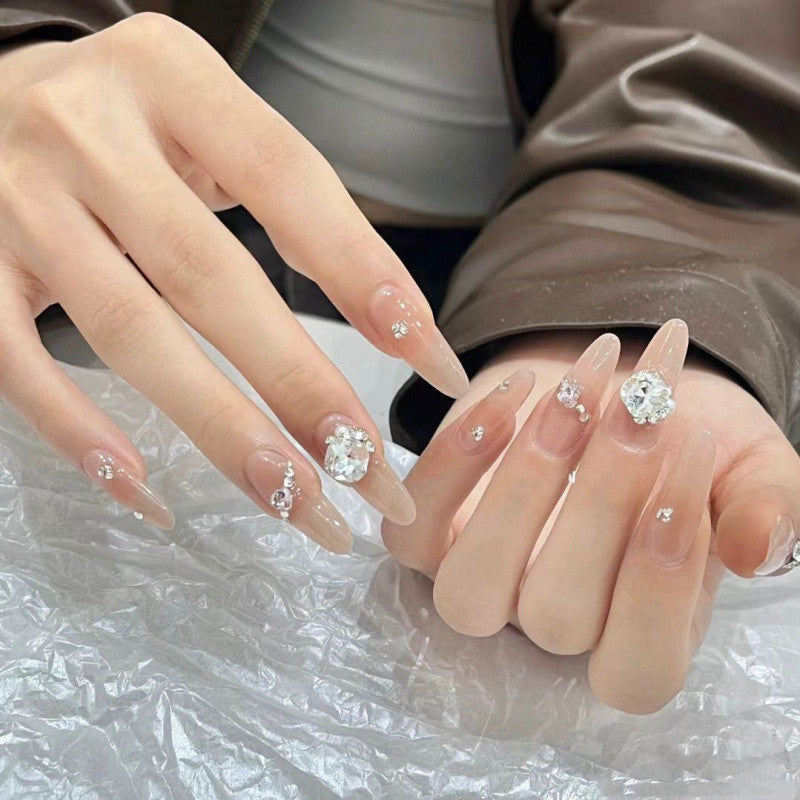 Dekorative Strass Nagelkunst Karnz