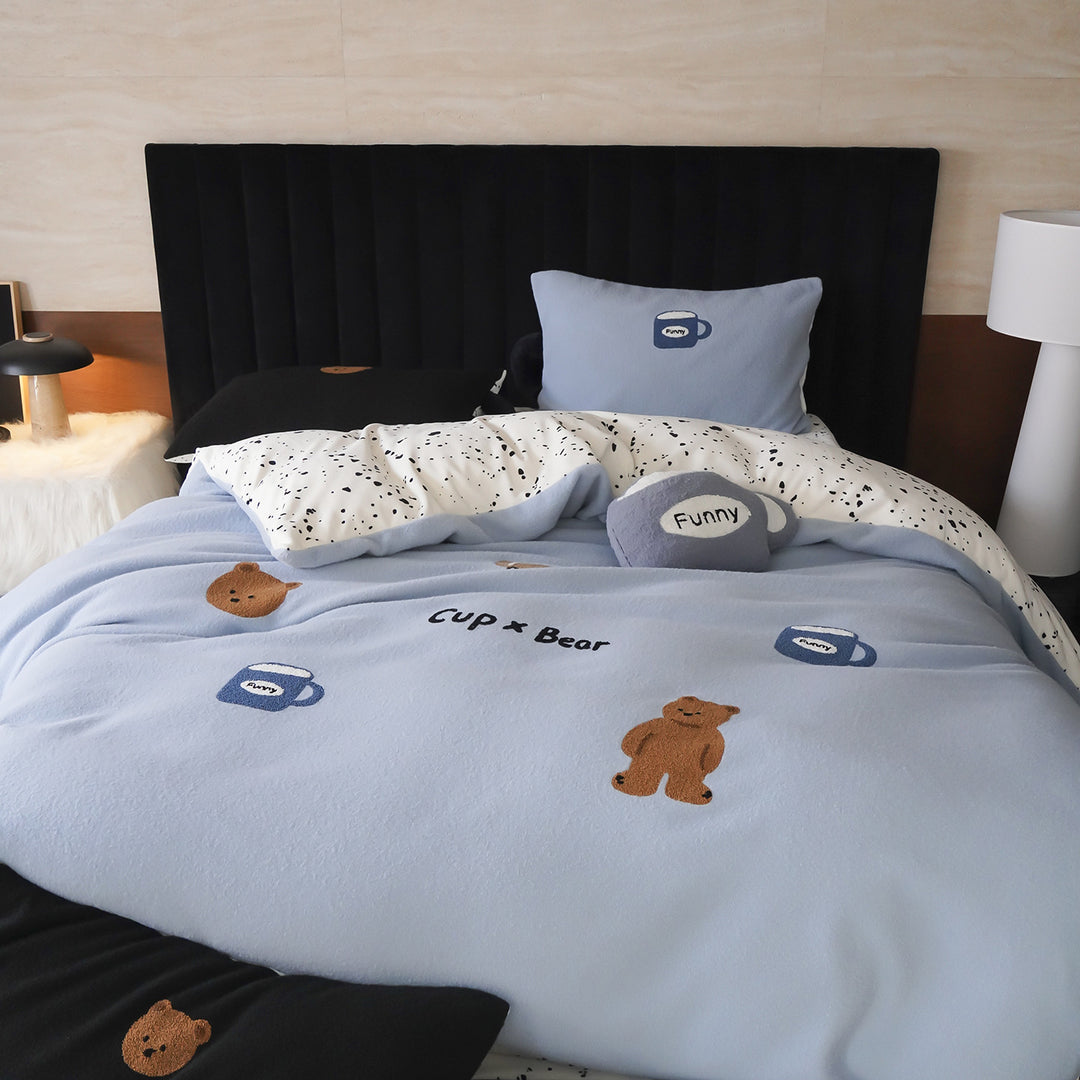 Bettwäsche-Set mit gestickten Welpenmotiven und weichem Fleece