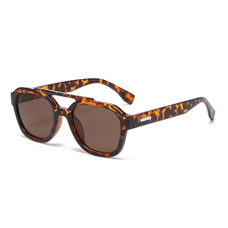 Damen stilvolle Sonnenbrille im modernen Design Karnz