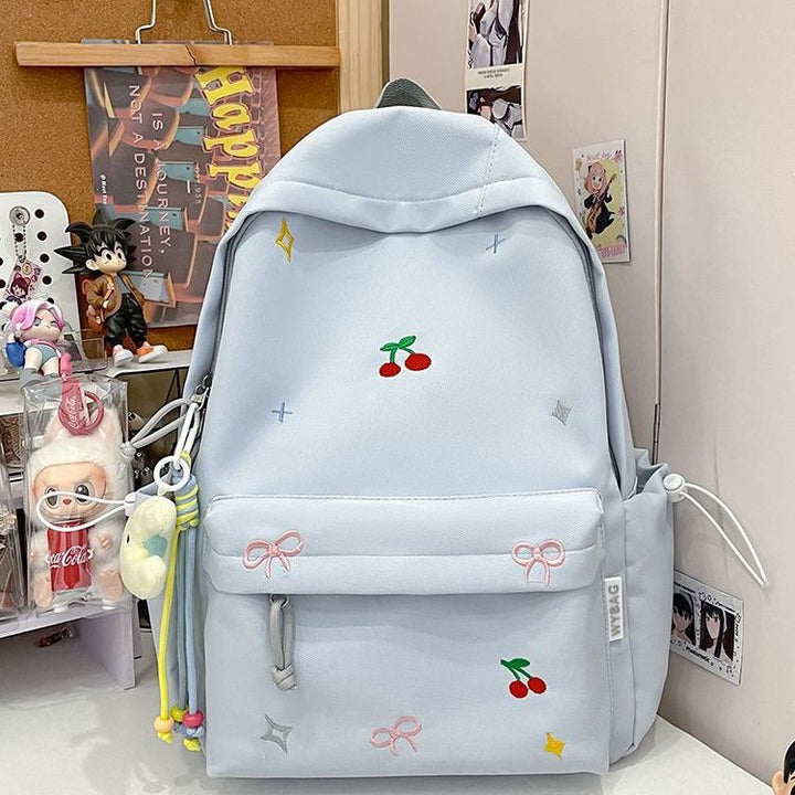 Verspielter Rucksack mit Stickereien Karnz
