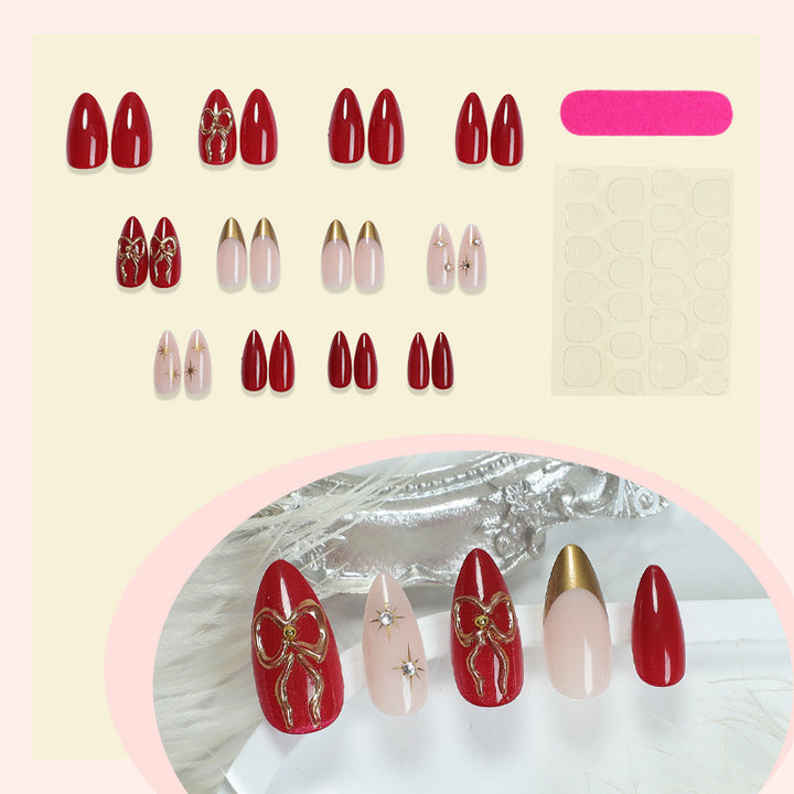 Kreatives Kunstnageldesign mit stilvollen Motiven Karnz