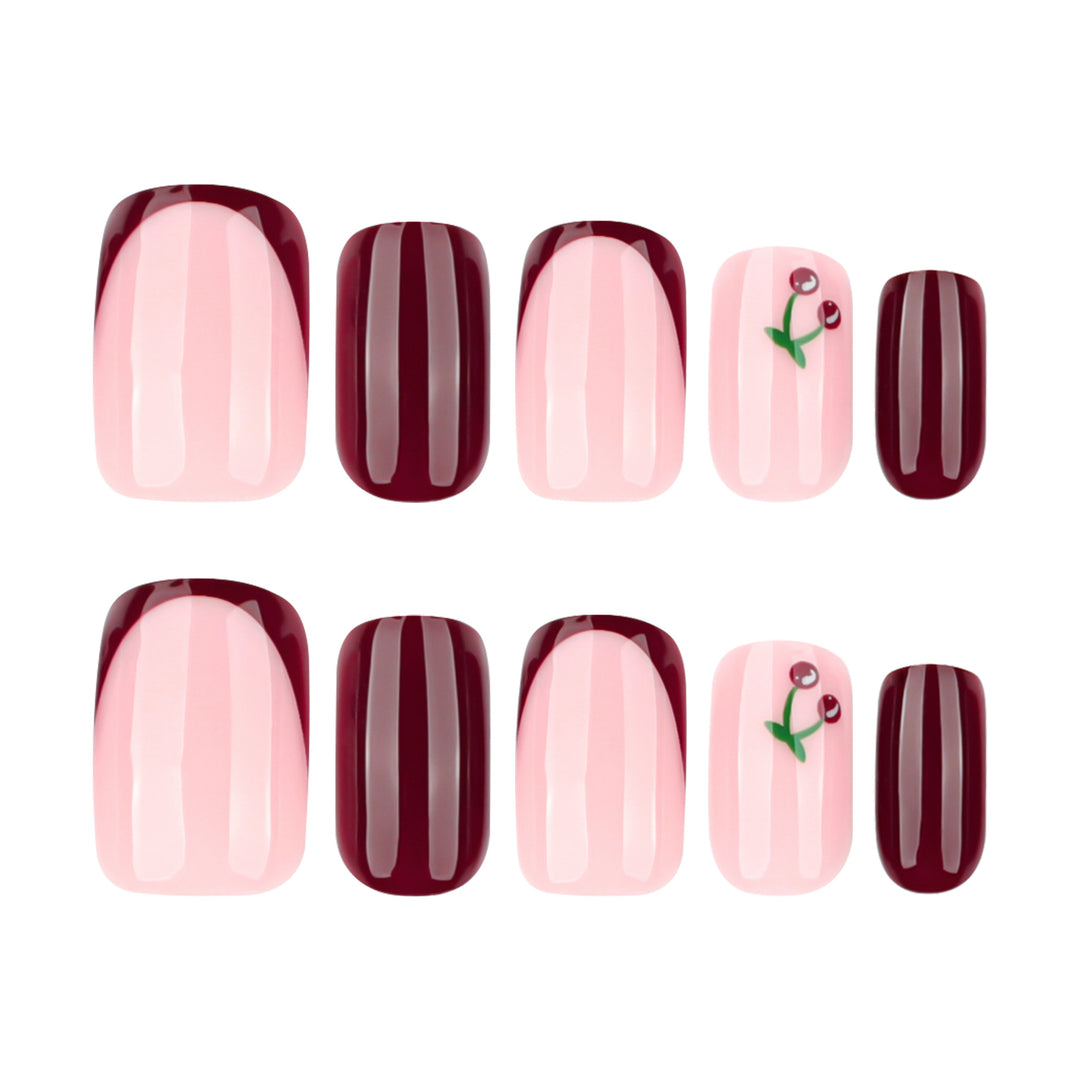Kunstvolle Nagelverlängerungen mit elegantem Farbverlauf und filigranen Akzenten Karnz