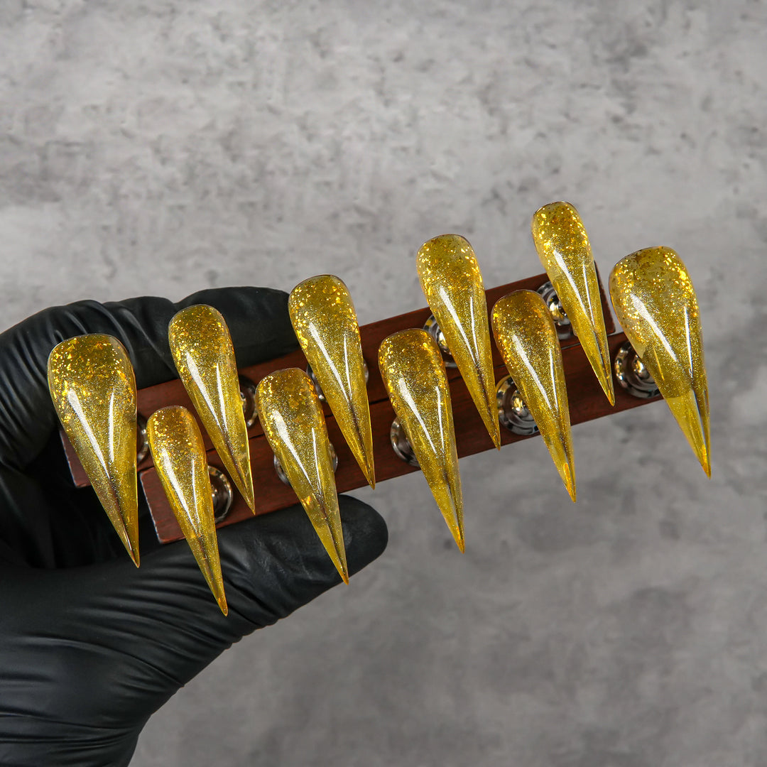 Glitzernde Stiletto Press-On Nagelspitzen
