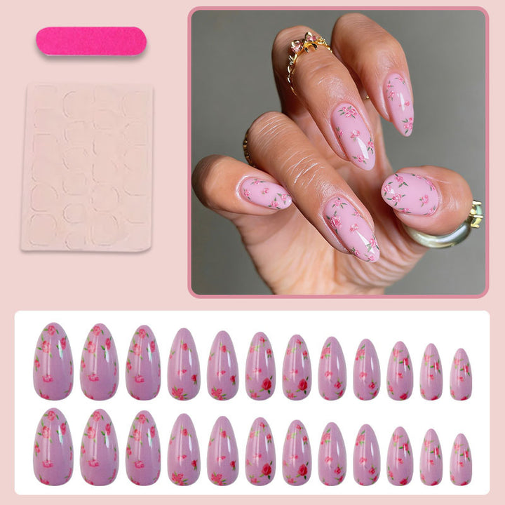 Kunstnagelset mit elegantem French-Tipp und schimmernden Akzenten Karnz