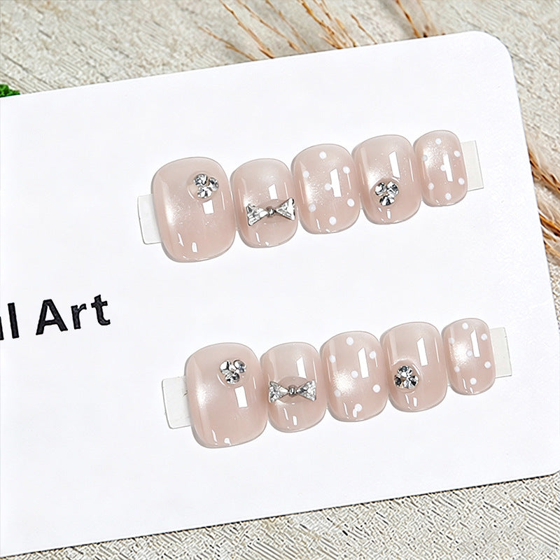 Kunstnagelset mit eleganten Glitzer- und Kristallverzierungen Karnz