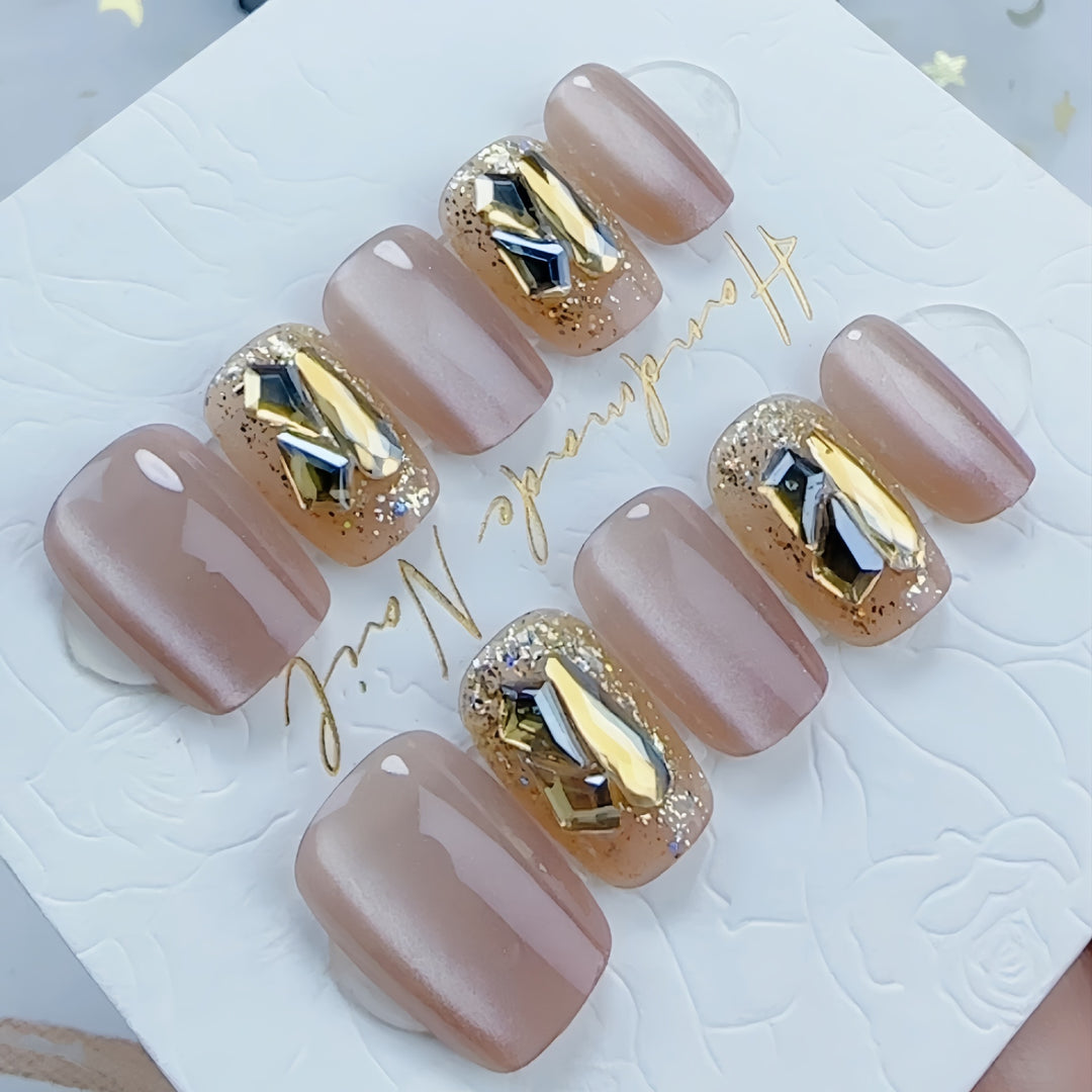 Handgefertigtes dekoratives Nagelset Karnz