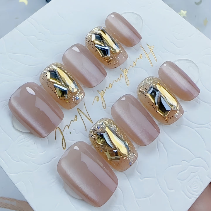 Handgefertigtes dekoratives Nagelset Karnz