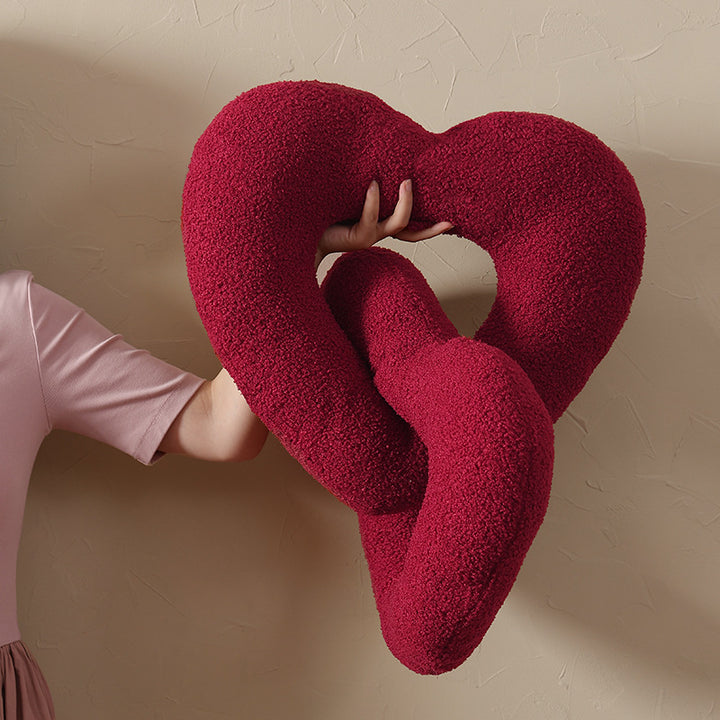 Doppelt verschlungenes Herz-Kuschelkissen mit Bouclé-Plüschbezug Karnz