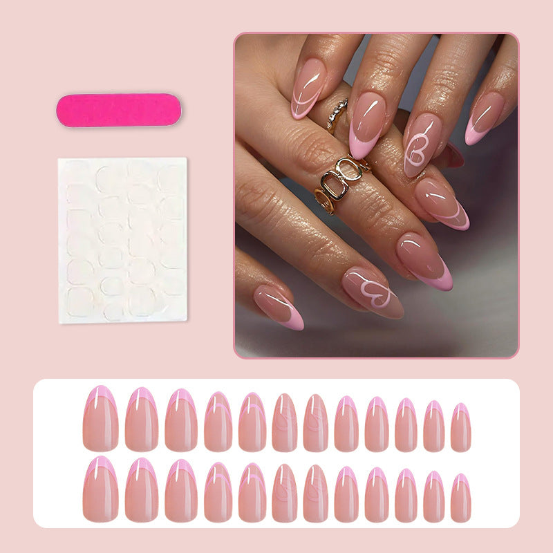 Kunstnagelset mit elegantem French-Tip und romantischen Akzenten Karnz