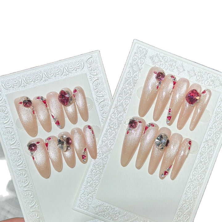 Glamouröses Stiletto Nagelkunstset Karnz