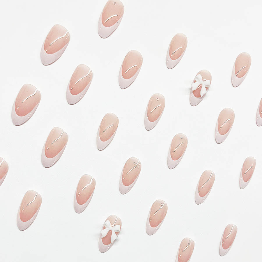 Kunstnagelset mit luxuriösen 3D-Schleifenverzierungen Karnz