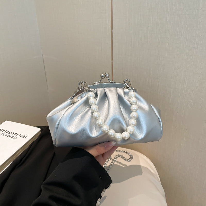 Elegante Clutch-Handtasche mit Perlenkette Karnz