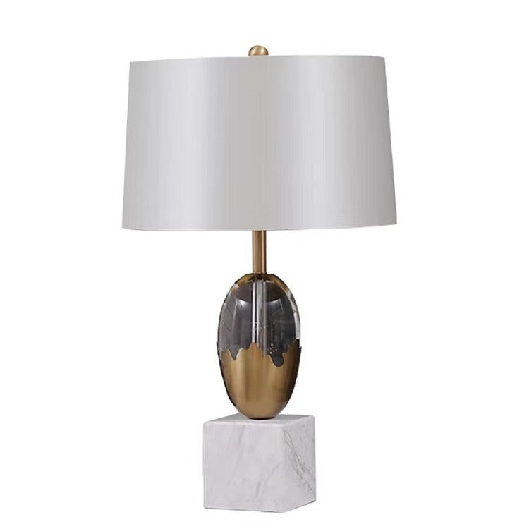 Elegante Glas- und Metalltischlampe