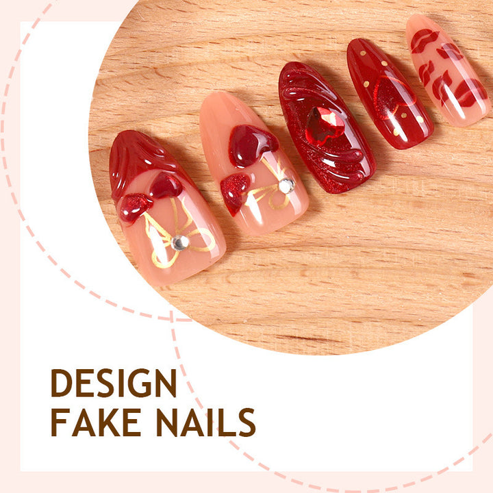 Kreatives Kunstnagelset mit eleganten Herzen und zarten Designs Karnz