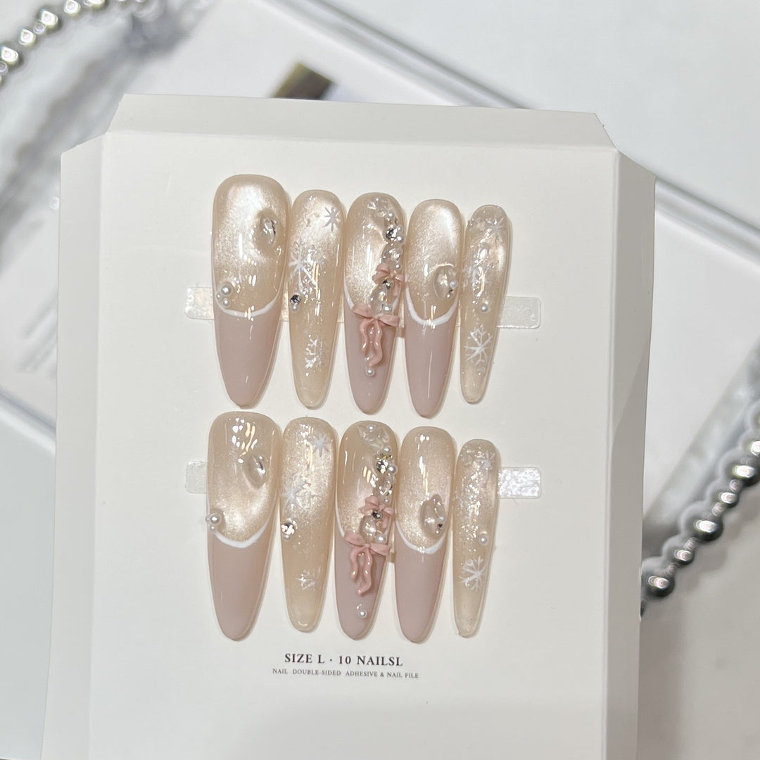 Dekoratives Stiletto Press-On Nagelset mit künstlerischen Akzenten Karnz