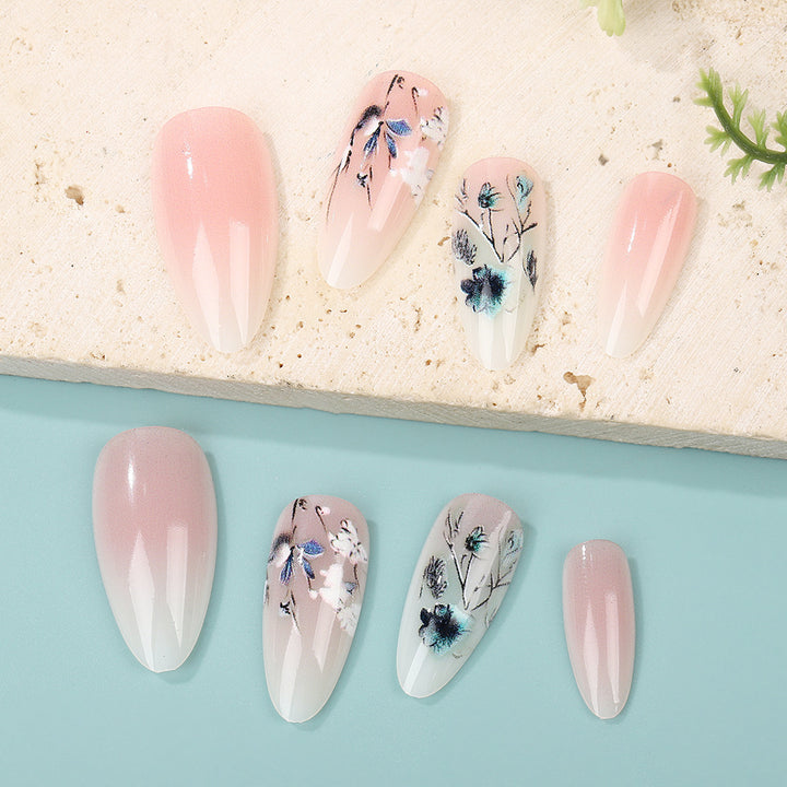 Kunstnägel mit Blumendesign und Glanz Karnz