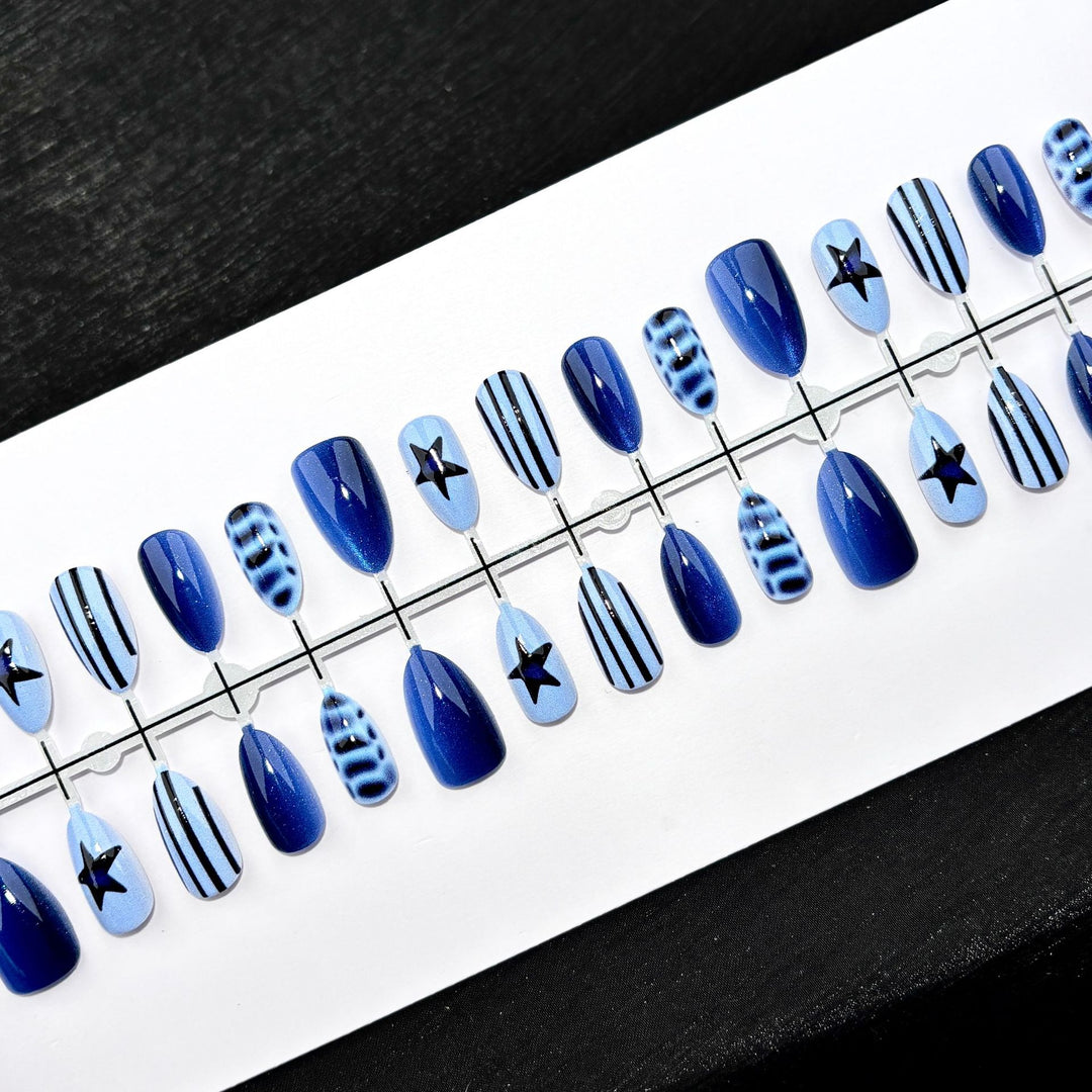 Stilvolles abstraktes Press-On Nagelkunst Set