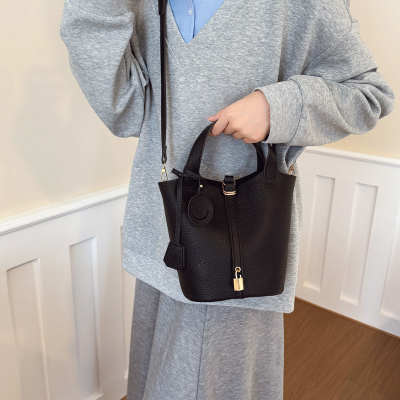 Chice Texturierte Schultertasche Karnz