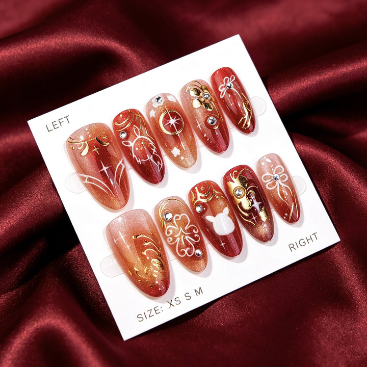 Dekoratives Nail Art Set mit goldenen Akzenten