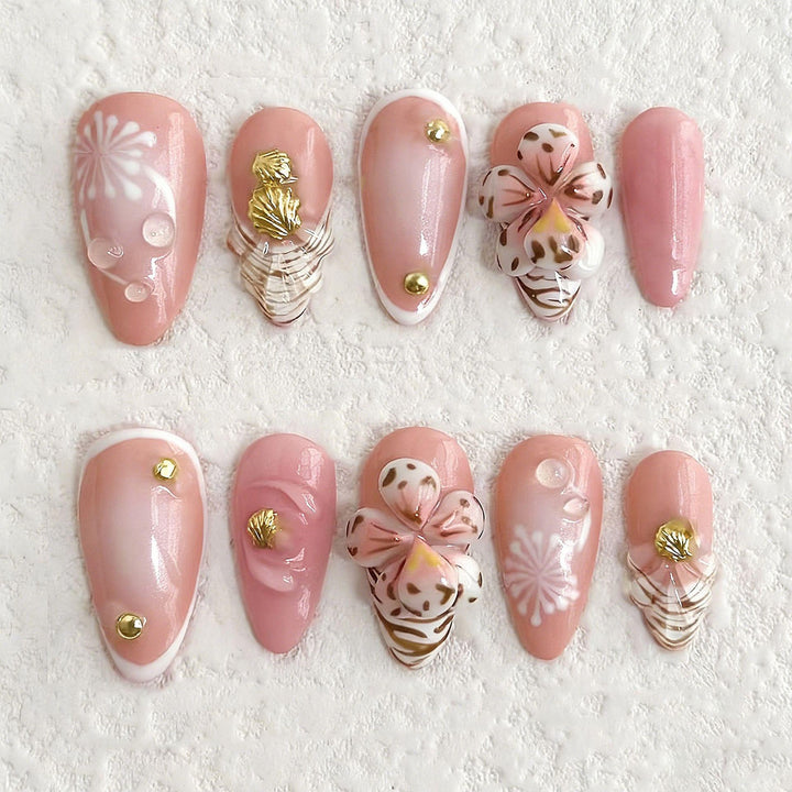 Dekoratives Nagelspitzen-Set mit Goldakzenten