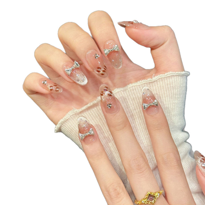 Dekoratives Press-On Nagelkunst-Set mit glitzernden Schleifenakzenten