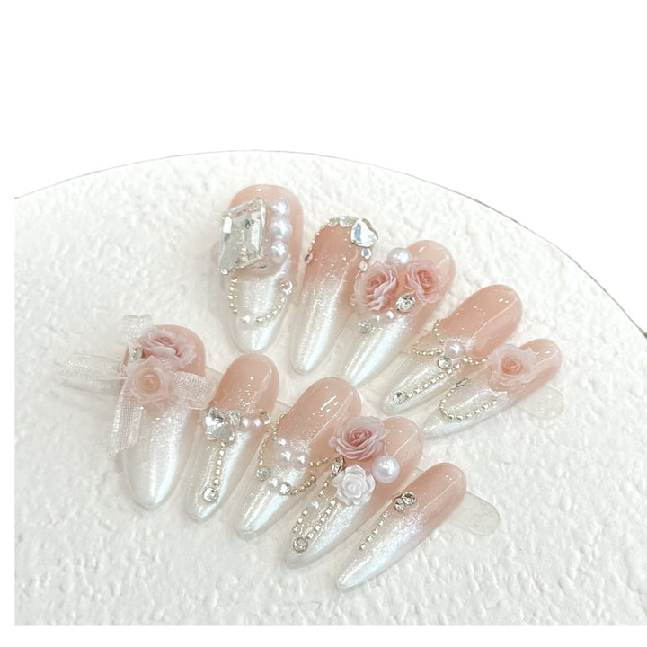 Luxuriöses mit Blumen verziertes Press-On Nagelset