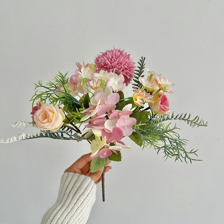 Dekorative Blumenstrauß Karnz