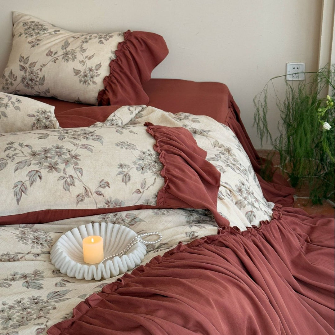 Romantisches Bettwäsche-Set mit Volant und Vintage-Blumenmuster