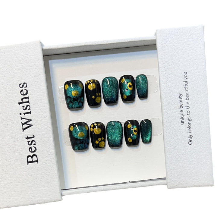 Künstlerisches Press-On-Nagelset mit verspielten Blumen- und Glitzerakzenten Karnz