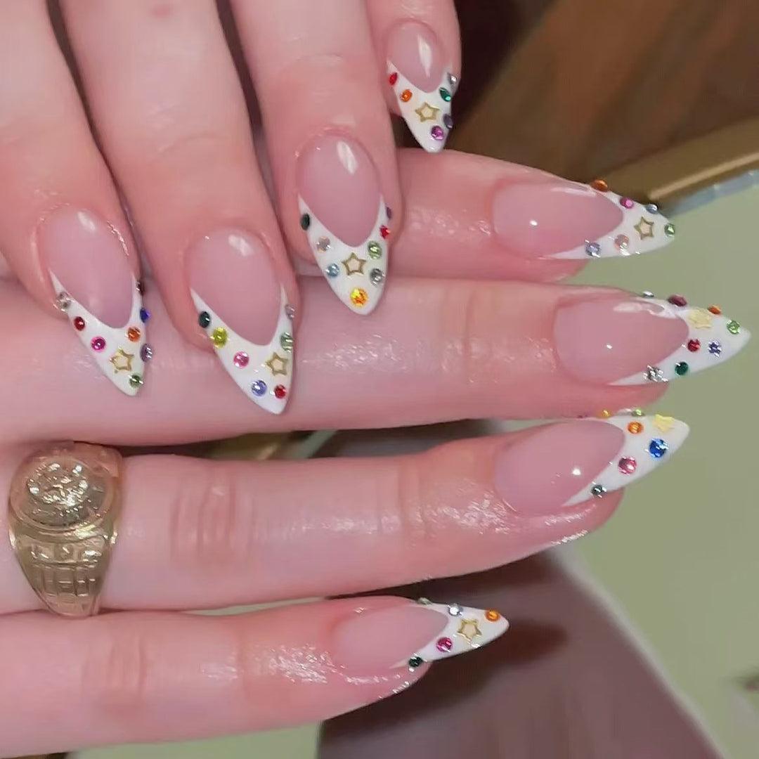 Elegantes Stiletto Nagelkunst Set mit Strassakzenten