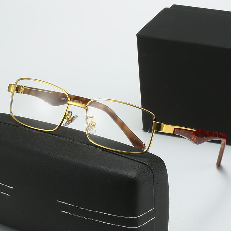 Damen Korrektionsbrille mit elegantem goldfarbenem Rahmen und stylischem Design Karnz