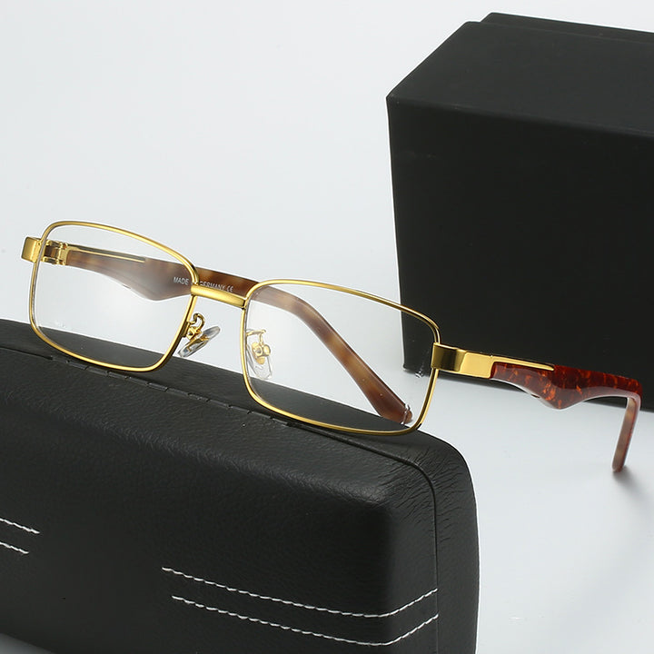 Damen Korrektionsbrille mit elegantem goldfarbenem Rahmen und stylischem Design Karnz