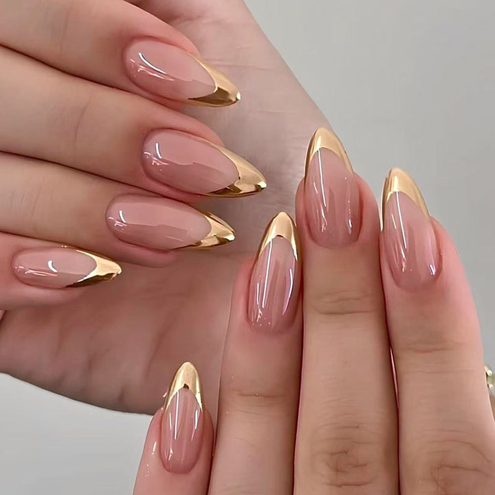 Elegante goldbeschichtete Stiletto-Press-On-Nägel