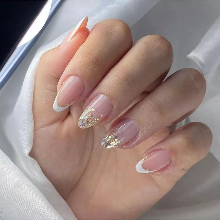 Elegantes Stiletto Press-On Nail Set mit Glitzer und französischer Spitze Karnz