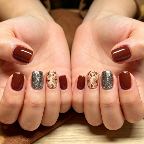 Künstlerisches Florales Nageldesign Karnz