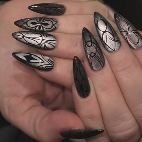 Dekorativer Presse-on-Nagelset mit künstlerischem Spinnendesign Karnz