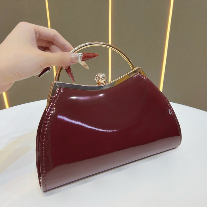Vintage-inspirierte Handtasche aus patentiertem Leder