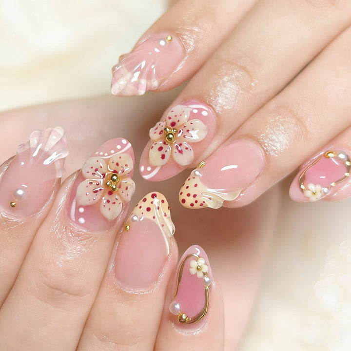 Elegante Kunstnagel-Kollektion mit Glitzermotiven Karnz