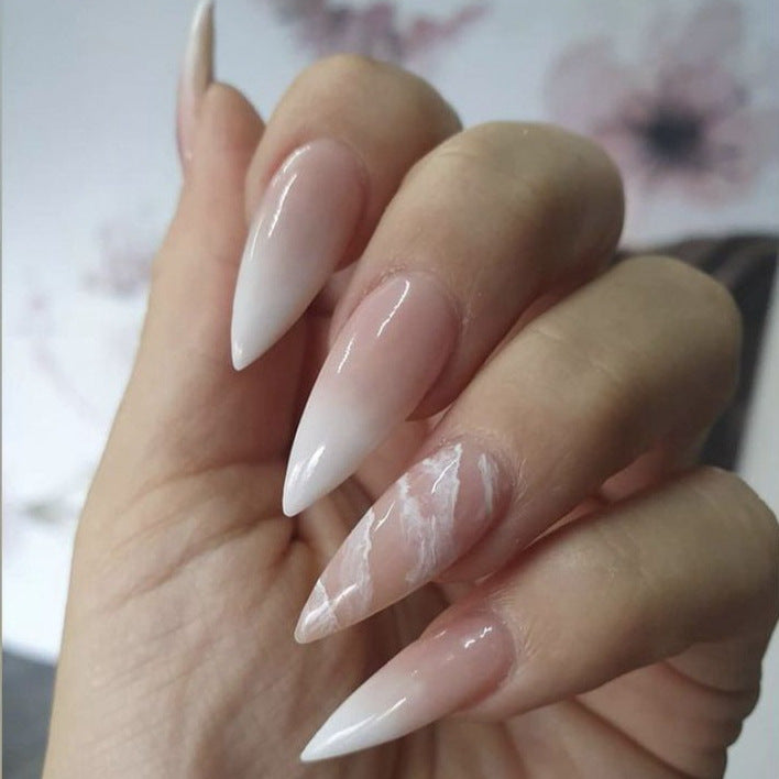 Elegante Stiletto Nagelkunstverlängerungen Karnz