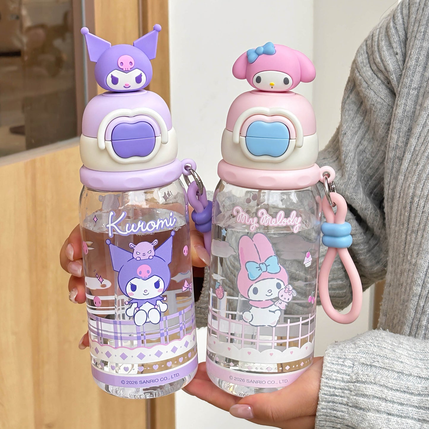 Damen Trinkflasche mit interaktivem Deckel und süßem Pochacco-Design Karnz