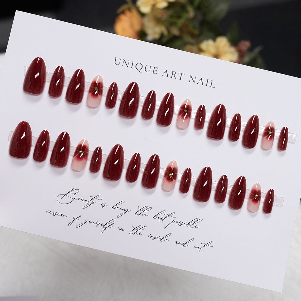Künstlerische Blumenspitze Nail Art