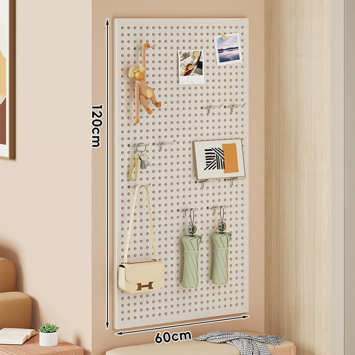 Wandmontiertes Lochplatten-Organisationspaneel mit modularen Haken