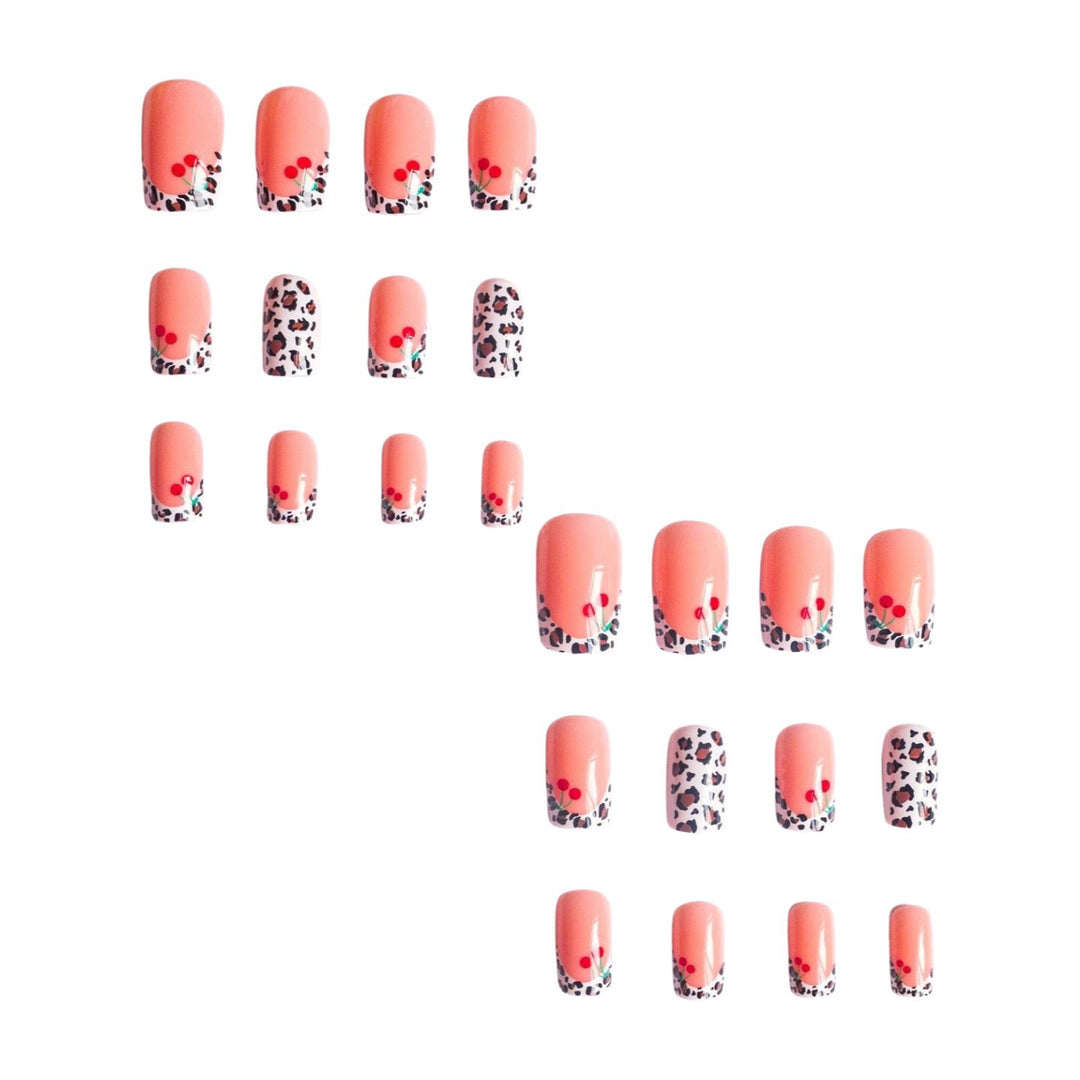 Künstlerisches Leopardenmuster Nageldesign