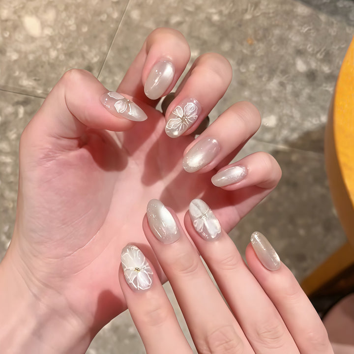 Kunstnägel mit Filigranem Blumendesign Karnz