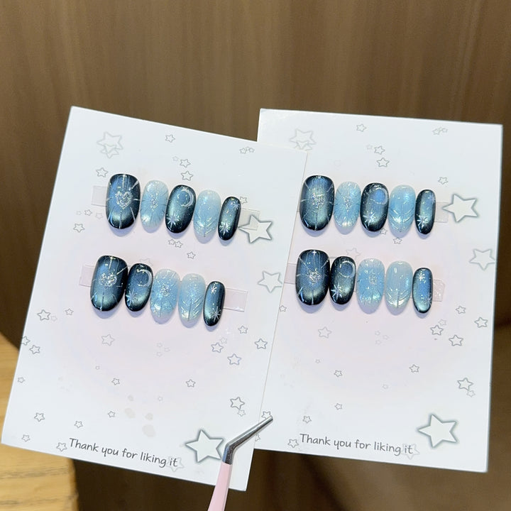 Glamouröse Kunstnagelspitzen mit Sternen- und Glitzereffekten Karnz