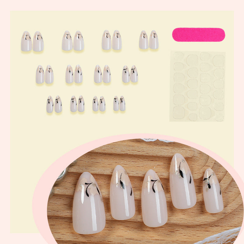 Dekorativer Press-On Nagelset mit künstlerischem Blumenmuster Karnz