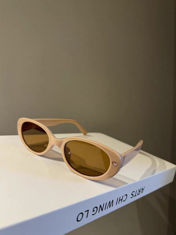 Modische Cat-Eye Sonnenbrille mit Herzen Karnz