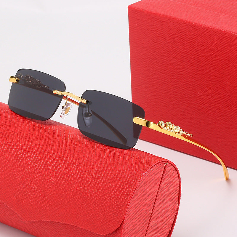 Damen modische Sonnenbrille mit elegantem Metallrahmen und verzierten Bügeln Karnz