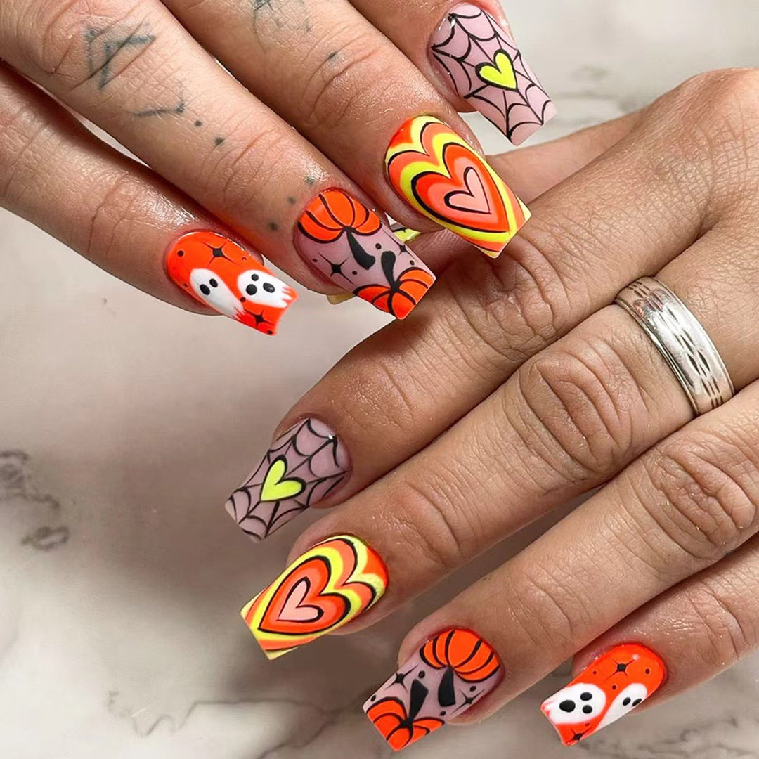 Kunstnagelset mit kreativen Herbstmotiven Karnz