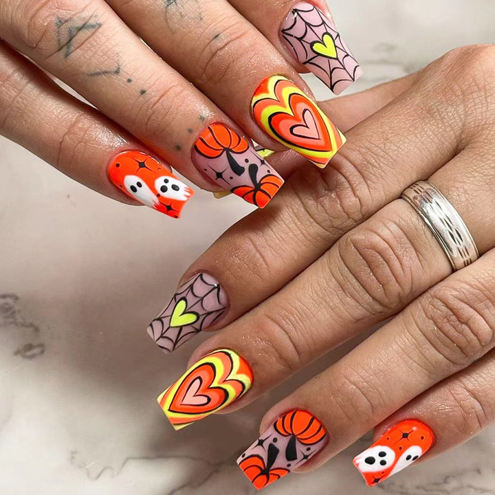 Kunstnagelset mit kreativen Herbstmotiven Karnz
